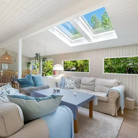 Skuli - 300m From The Sea By Interhome